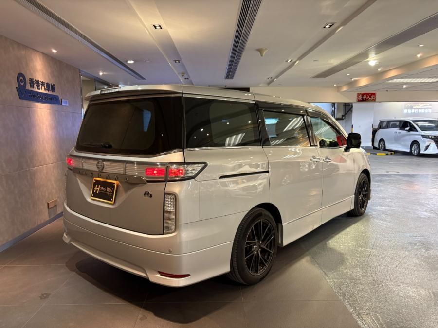 Elgrand 2.5 Highway Star - Image 2